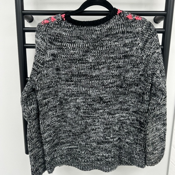V-neck pullover size Small - Picture 2 of 3